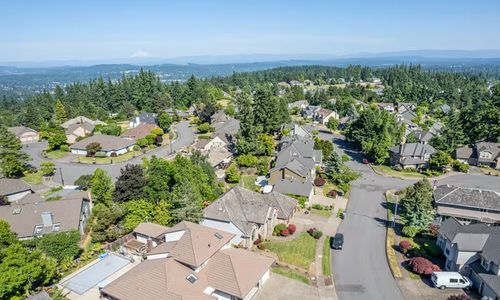 Stafford, Oregon: Privacy, Acreage, and Luxury Living