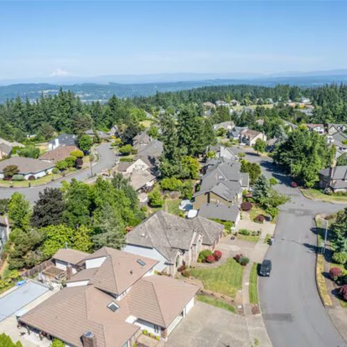 Stafford, Oregon: Privacy, Acreage, and Luxury Living
