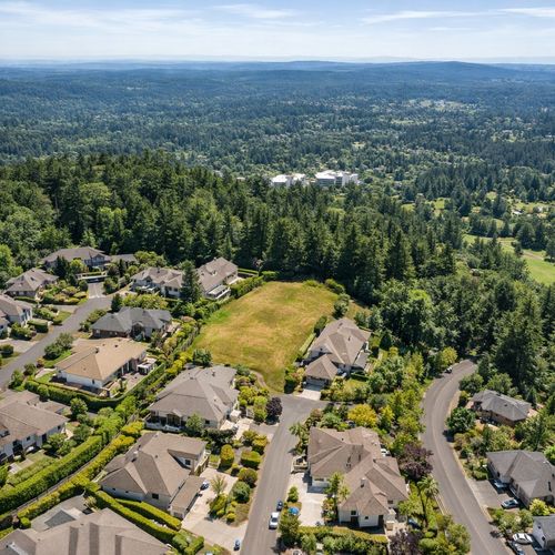 Sylvan: Forested Hillsides, Privacy, and Westside Convenience
