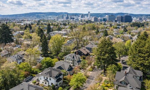 Buckman: Inner Southeast Energy, Walkability, and Classic Portland Character