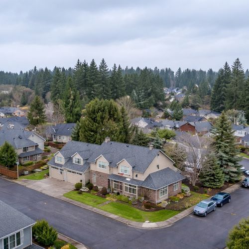 Barberton: Quiet Lakeside Living With Easy Vancouver Access