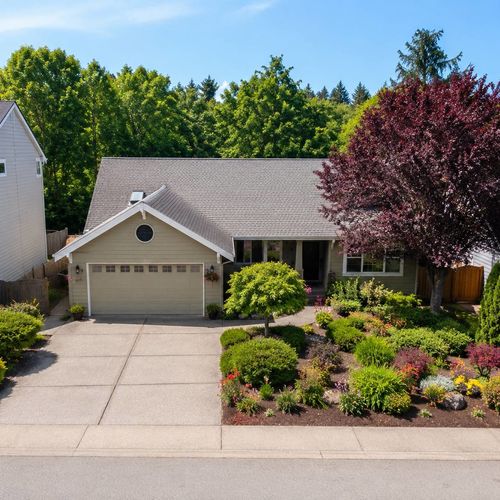 Grass Valley Estates, Camas WA: Front Door Faces the School. Backyard Faces the Greenbelt. Nothing Else Needed.