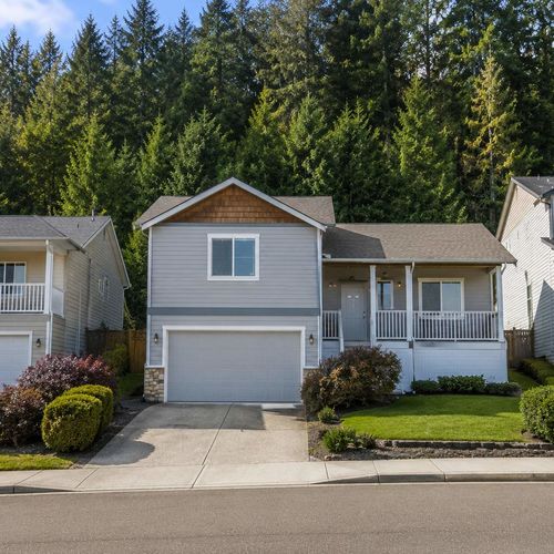 Holly Ridge, Camas WA: Walk to the Lake, Back Up to the Greenspace, and Call It Home
