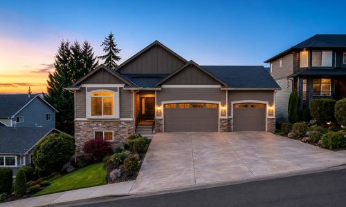 Holly Hills, Camas WA: Between Lacamas Lake and Prune Hill …