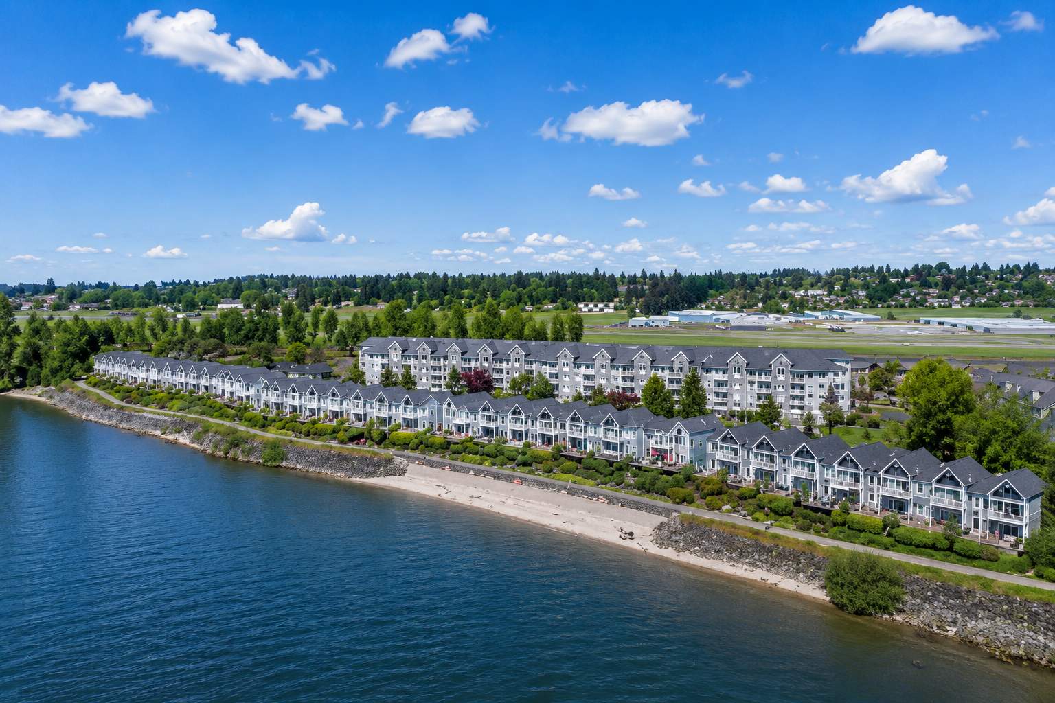 waterfront_neighborhood_under_2MB