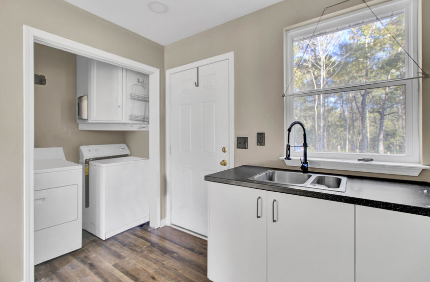 3b33077d-896f-45bb-a251-4e5e678ed6a1