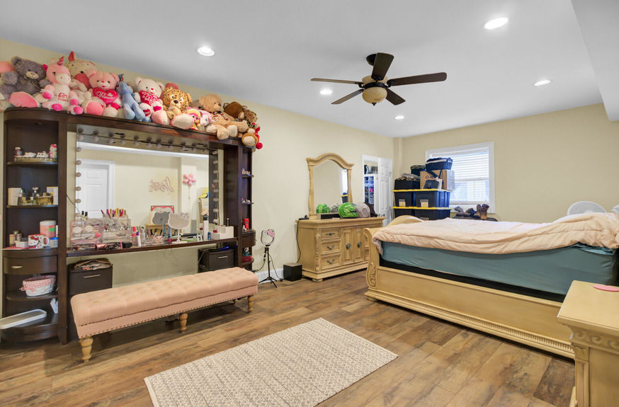 c3e100f8-7c72-4e35-82e7-436a956a9667