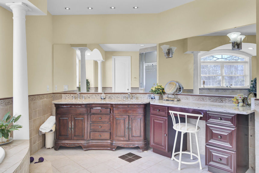 eca01be3-933e-45ad-8d56-0e105832b974