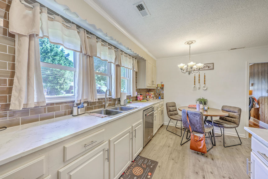 64d7ee18-85ab-4e33-b33e-8112620590c6