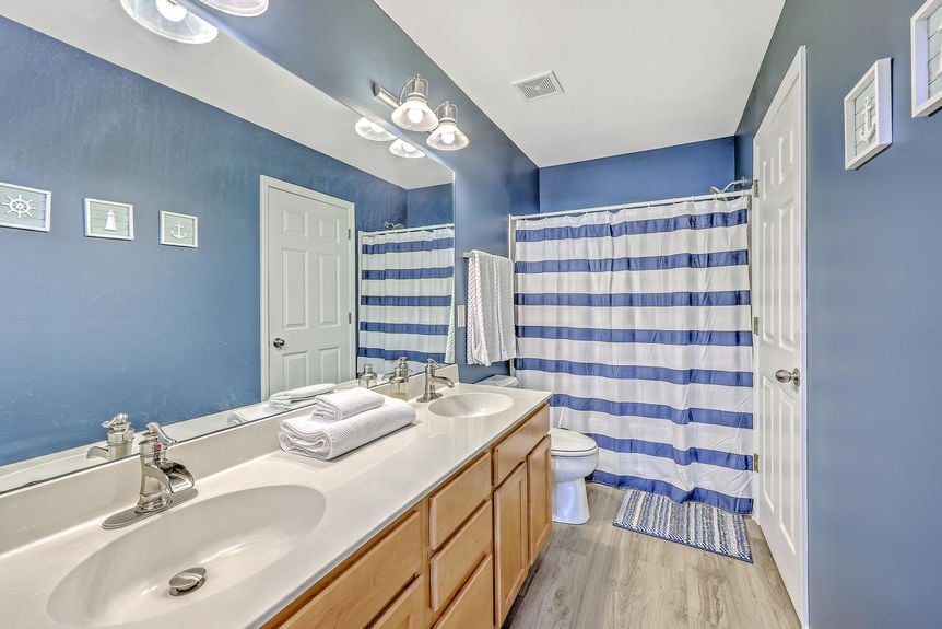 7d885257-fc3b-41fb-8e93-0559be3c6851