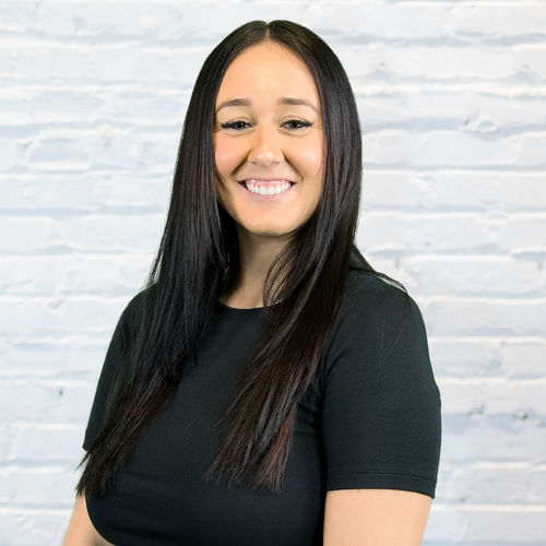 Riley Kratzer Headshot (square)