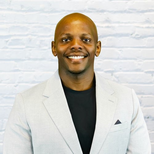 Steve Mwaura Headshot Final (square)