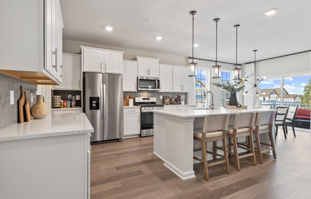 Web_Size_16_x_9_0031_9900_Oxon_Creek_Court_004