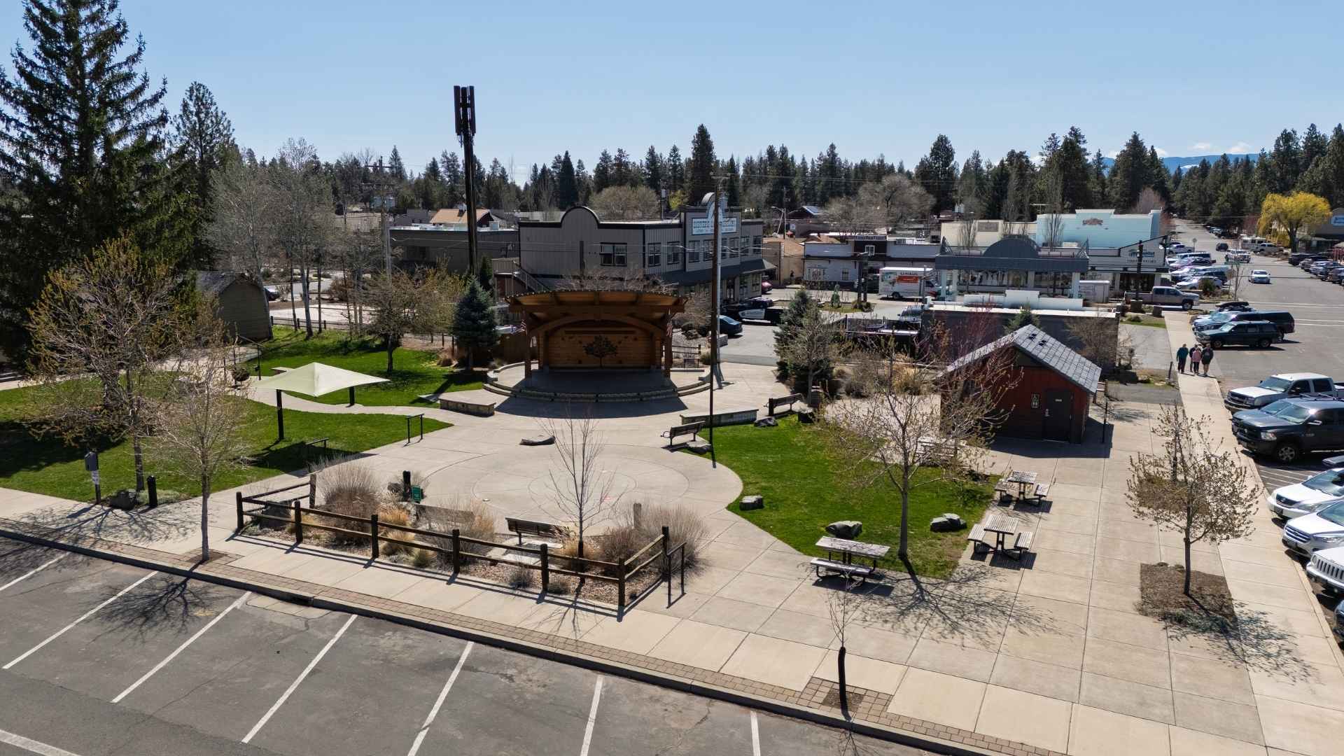 Ryan Realty - Sisters Img