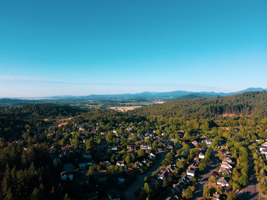 Best Neighborhoods in Bend for Families — photo by Porter Raab on Unsplash