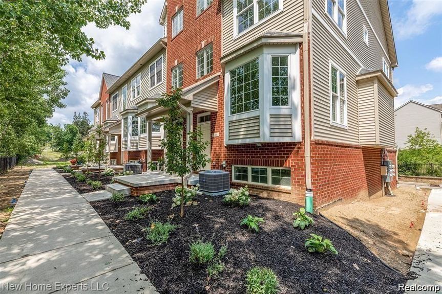 Uptown-Village-Milford-Exterior