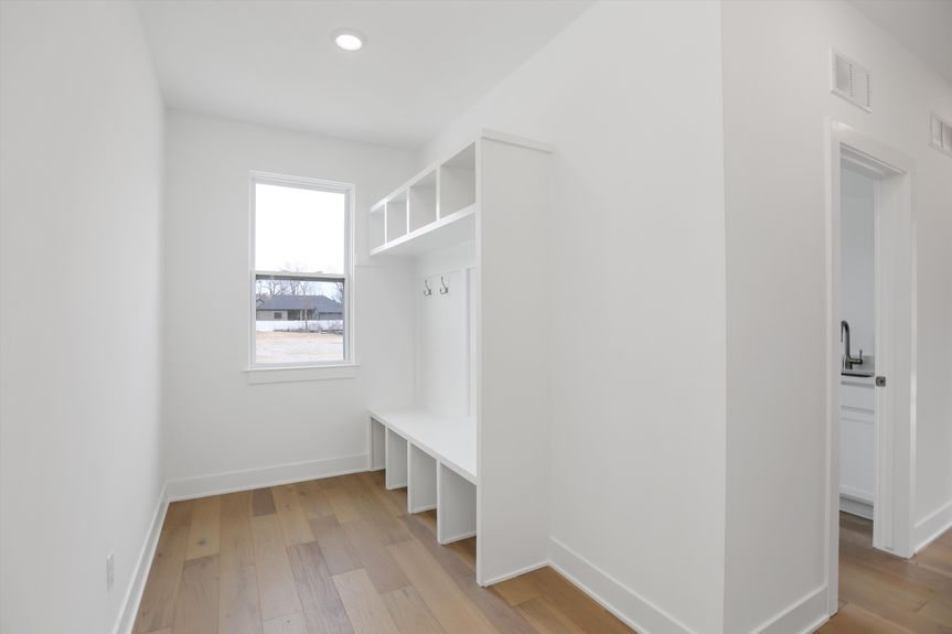 1933 Camrose Ct Mudroom