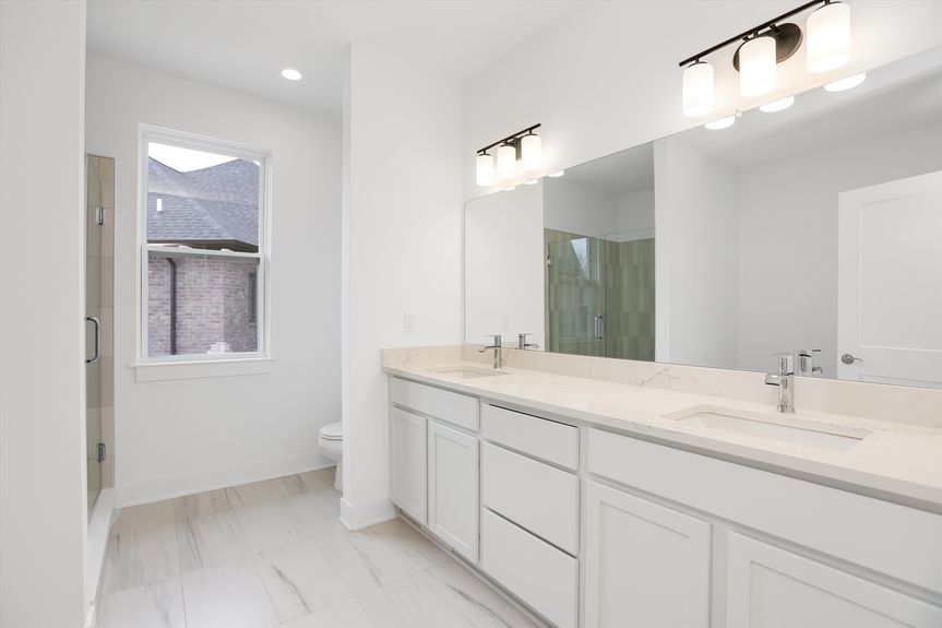 1933 Camrose Ct Owners Bath