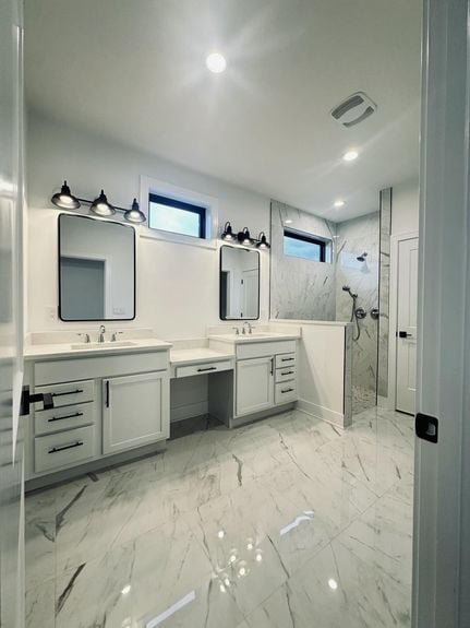 16420 Sleepy Hollow Owners Bath