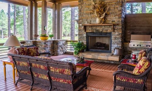 5 TIPS FOR CREATING THE PERFECT INDOOR/OUTDOOR LIVING ROOM