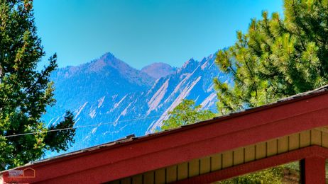 07-1430_Exterior_Flatirons_from_Front_5TMDE_RVT2-NR_E_HiRes1MB_Web