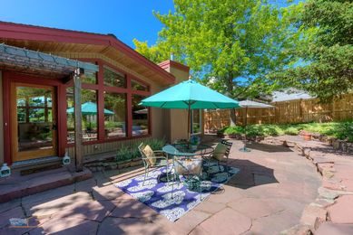 09-1430_Exterior_Front_Patio_5TMDE_RVT2-NR_E_HiRes1MB_Web