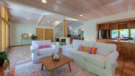 12-1430_Living_Room3_5TMDE_RVT2-NR_E_HiRes1MB_Web