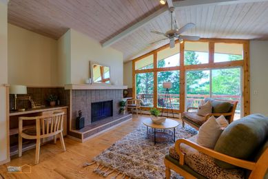 13-1430_Family_Room1_5TMDE_RVT2-NR_E_HiRes1MB_Web