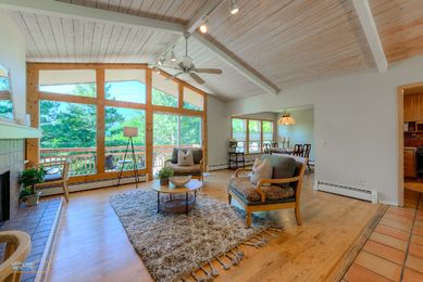 14-1430_Family_Room3_5TMDE_RVT2-NR_E_HiRes1MB_Web