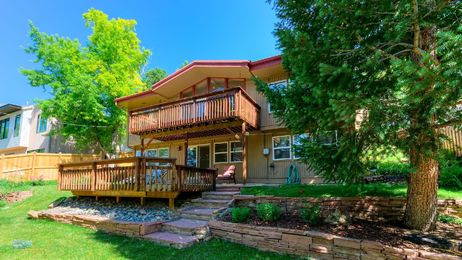 27-1430_Exterior_Back_Right_5TMDE_RVT2-NR_E_HiRes1MB_Web