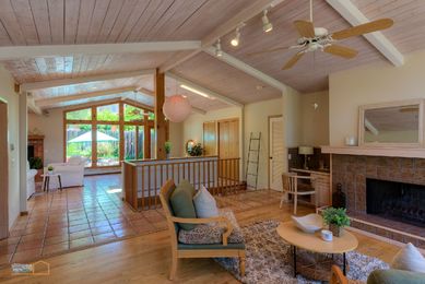 28-1430_Family_Room_and_Foyer_5TMDE_RVT2-NR_E_HiRes1MB_Web