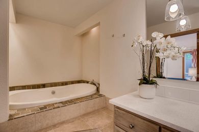 3800 Carlock Dr Boulder CO-large-016-15-Master Bathroom-1500&#215;1000-72dpi