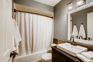 OLD_4654 White Rock Circle 1-print-020-020-Bathroom-3600&#215;2400-300dpi