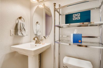 Grandview_15 Powder Room