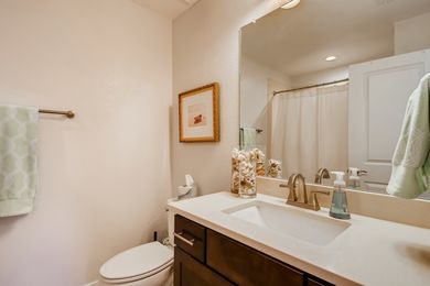 Grandview_32 2nd Floor Bathroom