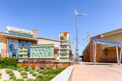 3205 Carbon Place_49 Shopping