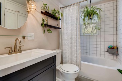 7420 Raleigh St Westminster CO &#8211; Web Quality &#8211; 023 &#8211; 26 Primary Bathroom