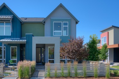 snowberry_ 04-1356_Exterior_Front_5TMDE_RVT2-NR_Web