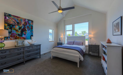 snowberry_ 14-1356_Primary_Bedroom1_5TMDE_RVT3-NR_Web