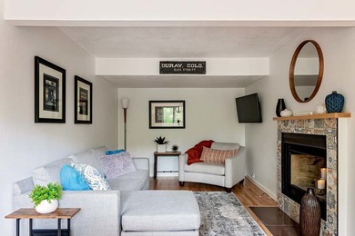 757 Poplar_21 Living 1