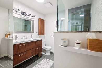 757 Poplar_44 Master Bath 1