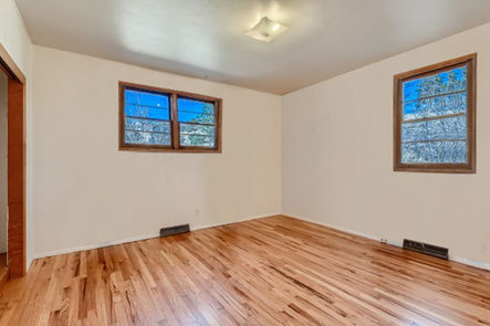 PrimaryBed-noCurtains