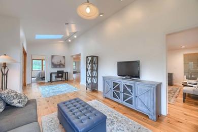 5163 Independence01_Living_Room_IMG_8713