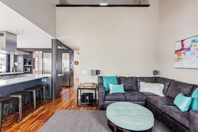 864 Mulberry_12 Family room 1