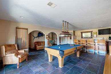 5665 Gunbarrel_HBK_1233_HI RES