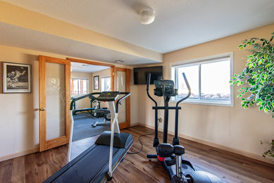 5665 Gunbarrel_HBK_1303_HI RES