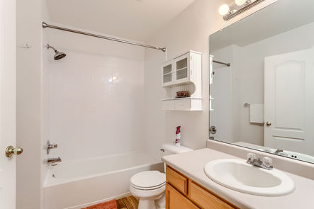 1419 Red Mountain 54_27 2nd Floor Bathroom