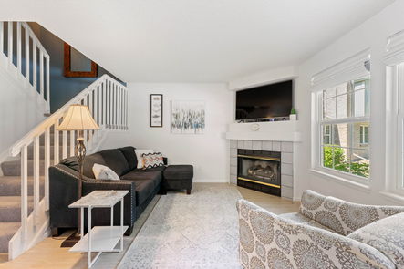 006-3032-W-107th-Pl-F-Full