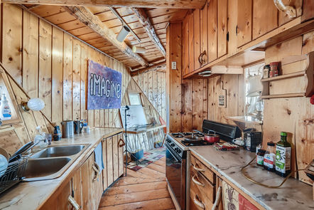 102 Goatbarn_13 Kitchen
