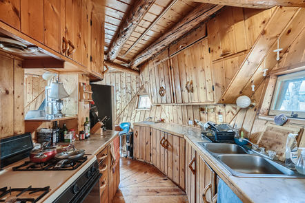 102 Goatbarn_15 Kitchen